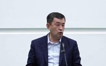 «Выйди из зала, займись уборкой снега». Хоким Самарканда раскритиковал «сонную работу» городских служб в снегопад — видео