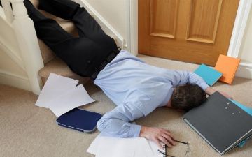 ВОЗ научила людей не падать