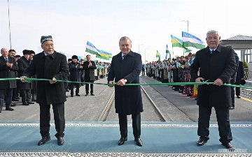 Шавкат Мирзиёев открыл новый мост в Каракалпакстане 