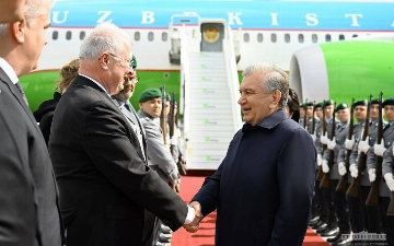 Как Шавката Мирзиёева встретили в Берлине (фото)