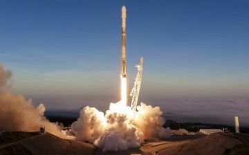 SpaceX запустила ракету Falcon 9 со спутником