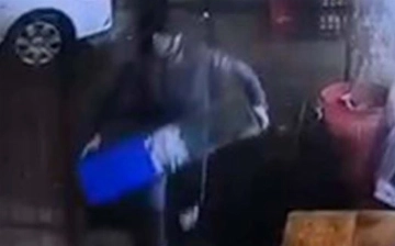 Молодой житель Ташкента украл ящик для пожертвований — видео