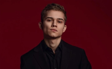 Рузиль Минекаев сыграет Арлекино в новом «Буратино»