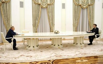 Главное из пятичасовых переговоров Путина и Макрона