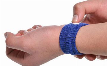 Невролог оценил браслеты от укачивания – работают ли они на самом деле?