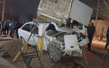 В Джизаке водитель Gentra влетел в трансформатор: местные жители остались без света