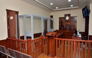 В Бухаре группу молодых людей осудили за ограбление инвалида 