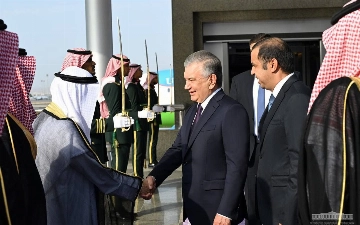 Как Шавката Мирзиёева встретили в Джидде (фото)