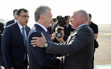 Шавкат Мирзиёев встретил короля Иордании в аэропорту Самарканда