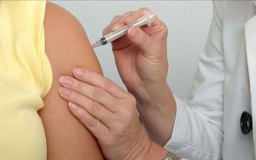 ВОЗ призвала не смешивать разные вакцины от коронавируса и делать прививки-бустеры