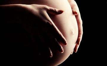 Может ли женщина забеременеть после получения прививки от COVID-19?