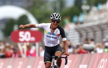 Велосипедист Муроджон Холмуродов прибыл 64-м в своем первом заезде