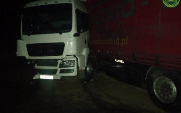 В Навои грузовик протаранил несколько автомобилей