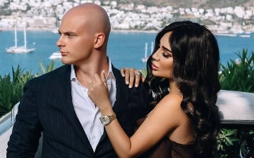 Муниса Ризаева отправилась на отдых с супругом