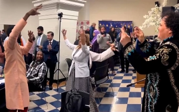 Американцы с энтузиазмом станцевали под хорезмское «Лазги»