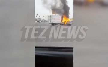 Гражданский журналист Repost заснял на видео момент возгорания двух авто после ДТП в Ташкенте<br>