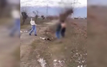 В Сурхандарье устроили самосуд над женщиной: ее избили, раздели, сбрили волосы и брови (видео)