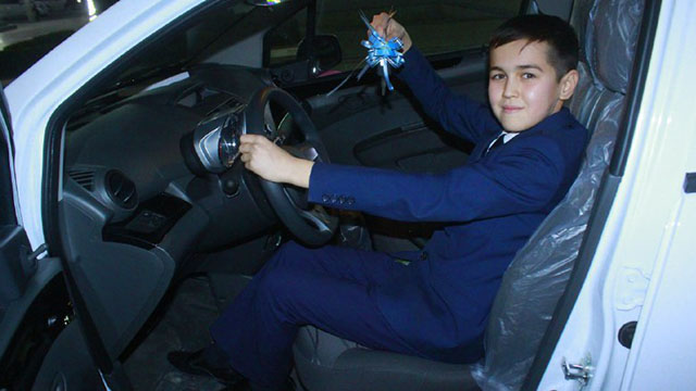 Школьник из Навои выиграл Spark за знание газелей Алишера Навои